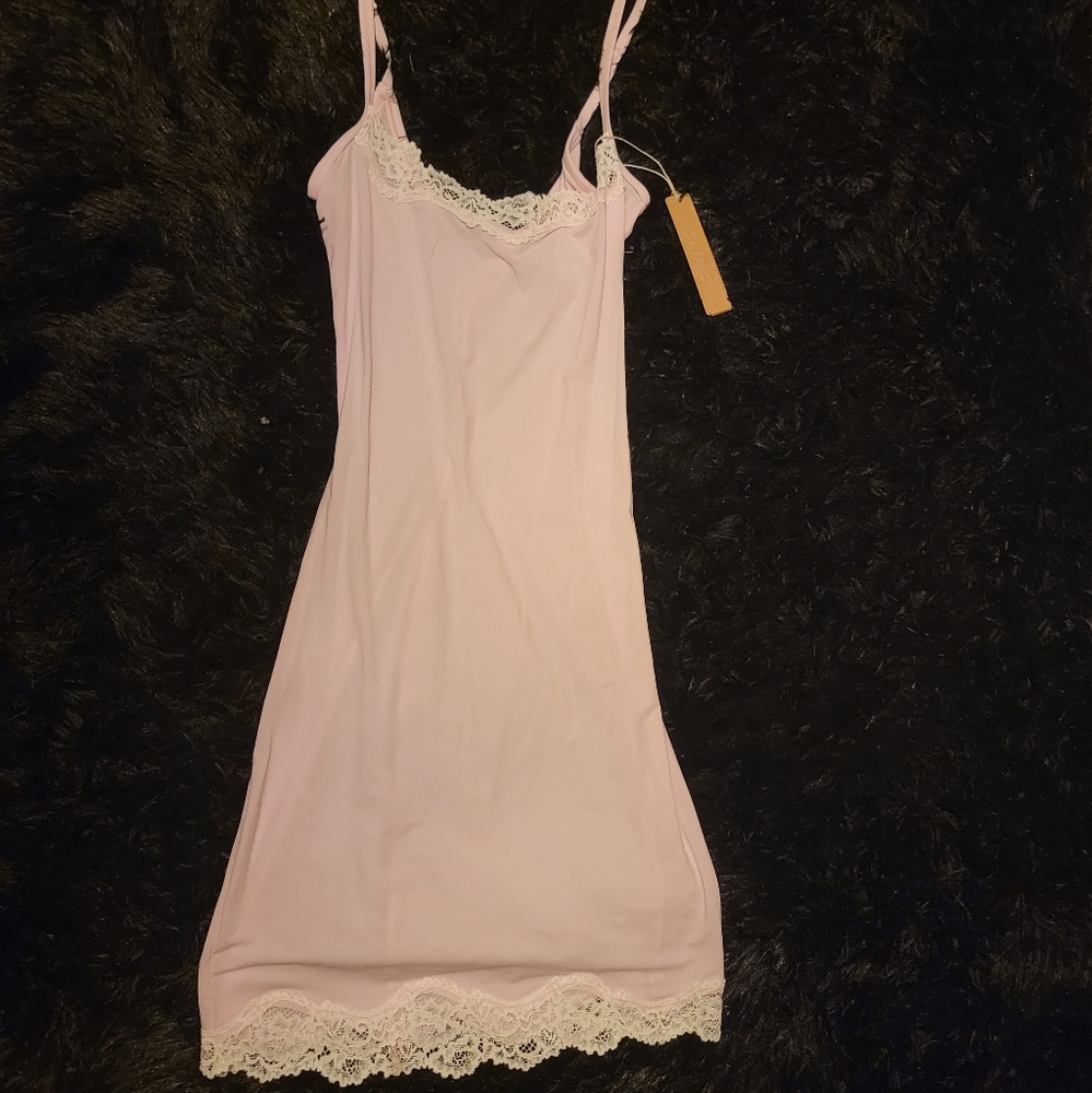 SKIMS Fits Everybody Lace Slip Dress Short Cherry Blossom Size XXS Womens